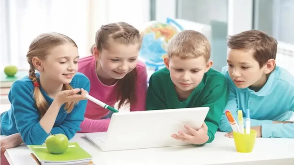 EzClasswork: Revolutionizing Online Learning for Students and Educators
